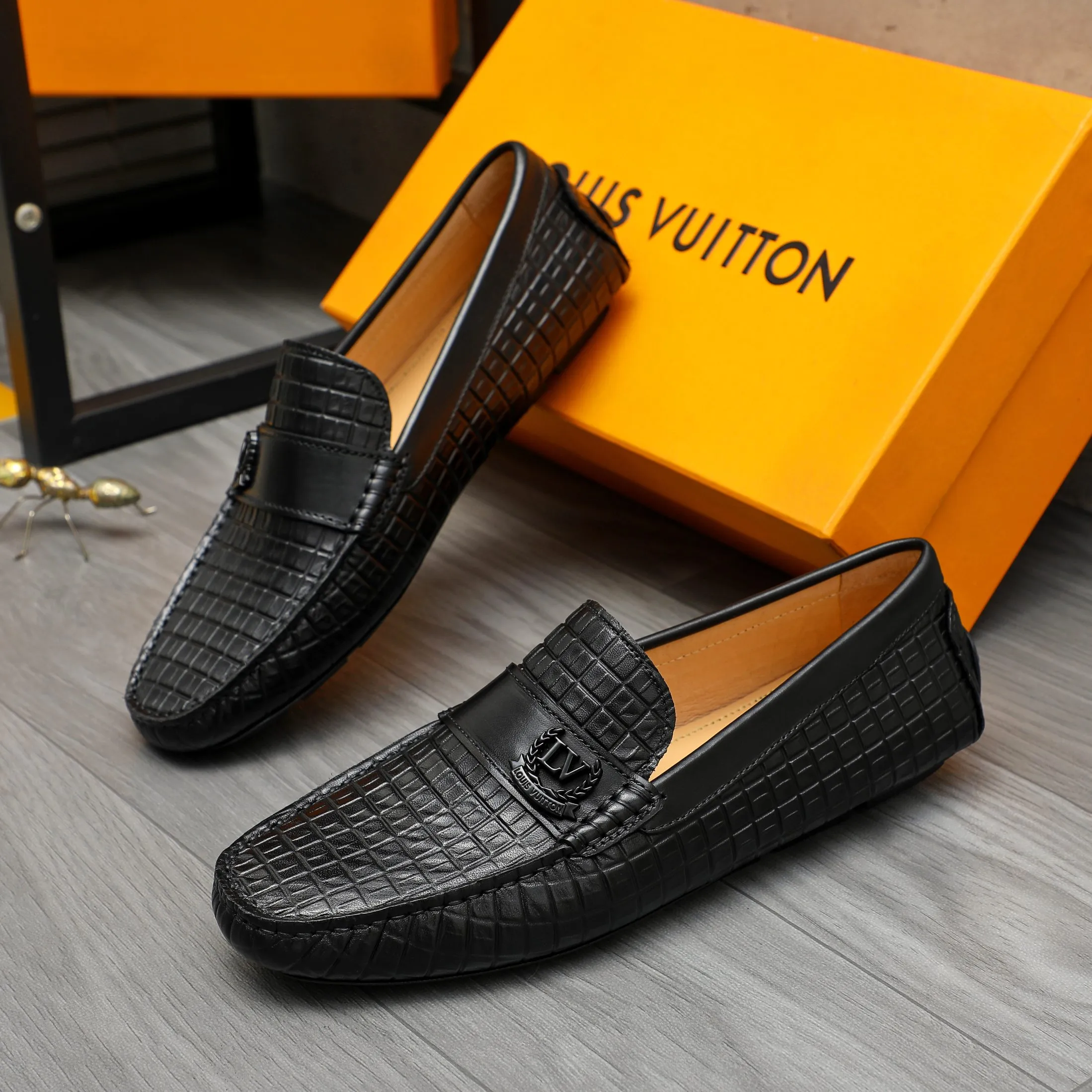 Men's shoes 💰380 Product trademark: LV "Louis Vuitton" casual slip-on shoes Regular size: 38-45 (45 is custom-made and non-returnable) Product materials: Selected embossed cowhide upper, pigskin lining, rubber outsole
